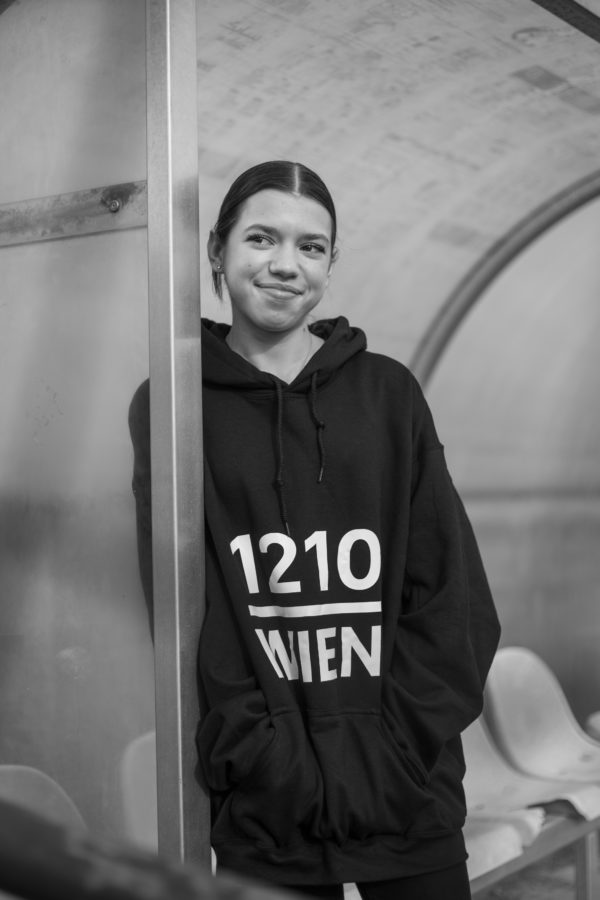 1210 Hoodie (schwarz) – Bild 4
